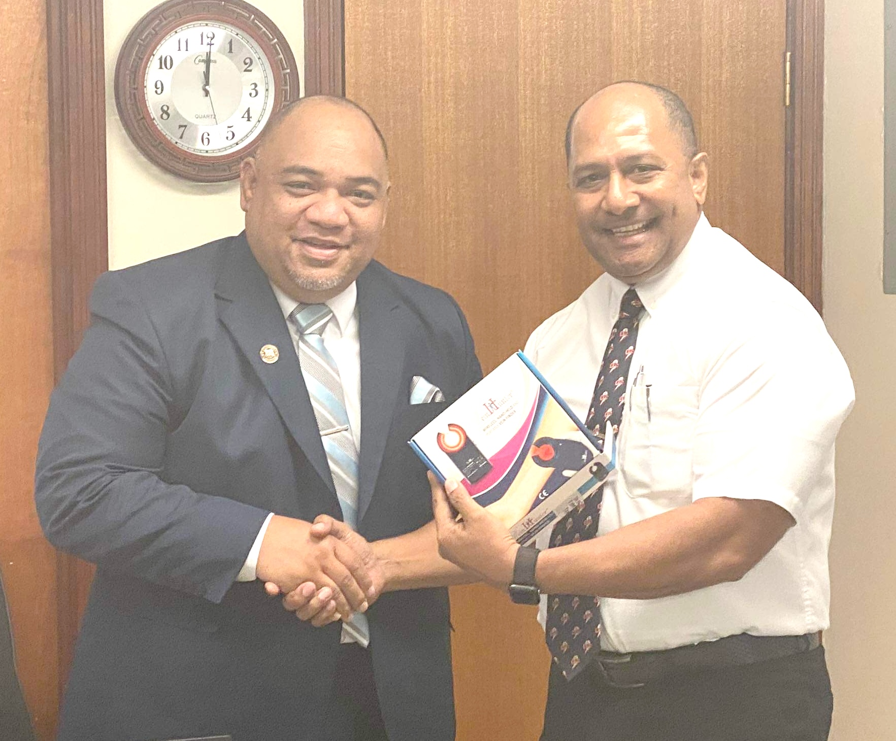 Faipule Tapai Ala’ilepule Benjamin Vaivao hands over devices