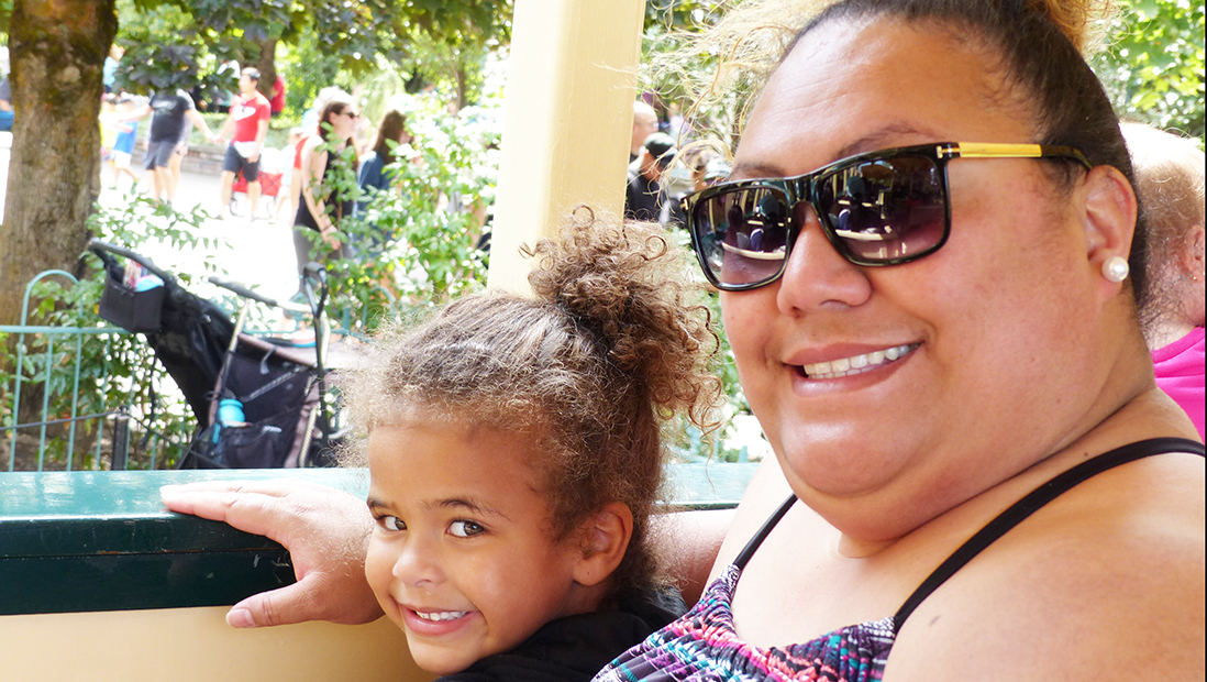  Savanda Taupau from Leone with her daughter