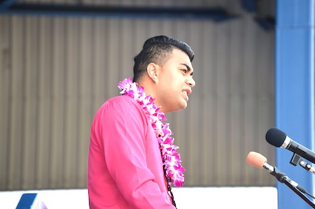 Le susuga a Tuafaleloa Fanolua, o se tasi o tama fanau a le atunu’u o lo o galue i lalo o le polokalame lea na fa’atula’i e le afioga i le ali’i kovana ia Lolo Matalasi Moliga, e maua ai avanoa o fanau ua fa’au’u mai i aoga i fafo ma fa’ailoga e galulue ai i Ofisa o le malo.  [ata AF]