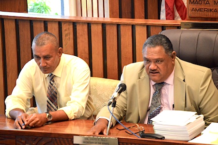 Komiti Soofaatasi o le Paketi a le Fono Faitulafono, afioga i le senatoa ia Laolagi Fonoti Savali Vaeao ma le afioga i le ali’i faipule ia Faimealelei Anthony Fu’e Allen.  [ata AF]