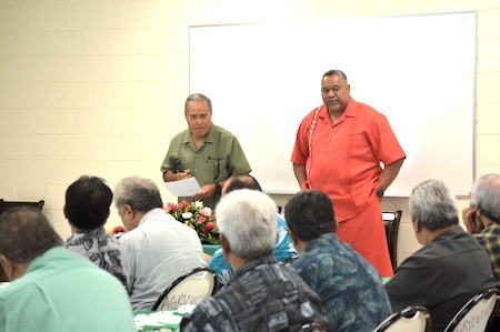 Ta’ita’i o le malo, afioga i le ali’i kovana ia Lolo Matalasi Moliga fa’apea ai le Lutena Kovana ia Lemanu Peleti Sialega Mauga, i le fonotaga a le Kapeneta i le taeao ananafi, lea sa usuia i le Ofisa o Fa’atoaga a le malo i Tafuna  [ata AF]