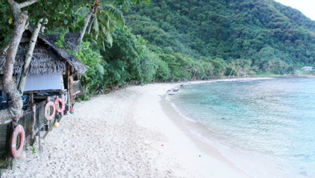 Tisa's Barefoot Bar on Alega Beach,