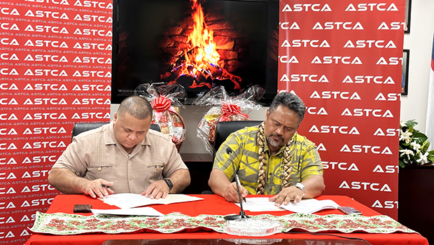 Signing MOU,Falelimu Chuck Leota,Toelupe Poumulinuku Onesemo