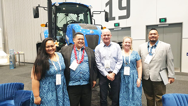 A Samoan delegation led by Ministry of Commerce, Industry and Labour C.E.O. Pulotu Lyndon Chu Ling