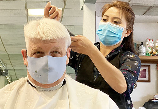 Samoa News photographer Barry Markowitz getting a hair cut
