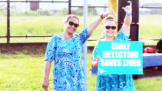 Two women with early detection sign