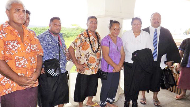 Members of the Saeni Lemalu family who support the lease holder