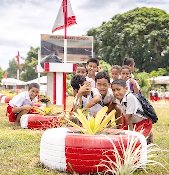 children looking at fala plant