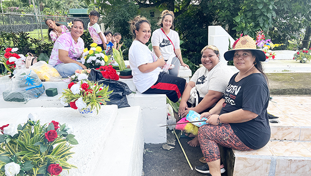 Finau sisters and their children
