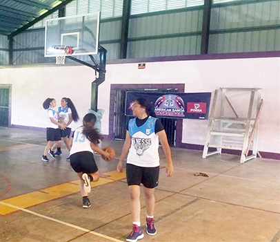 Finesse team warms up