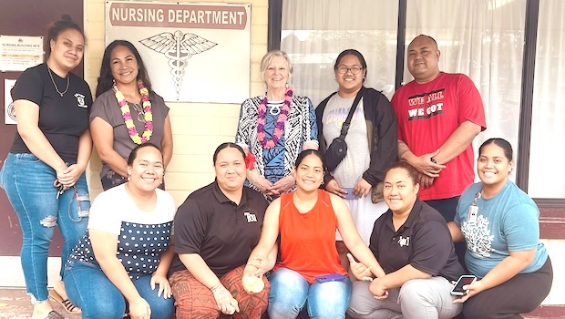 First Lady and ASCC nursing students