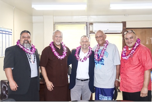 Gov. Green with Gov. Pula and others