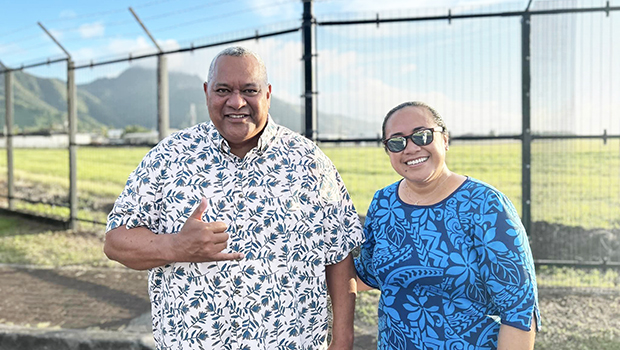Governor and First Lady at Veterans Day wave