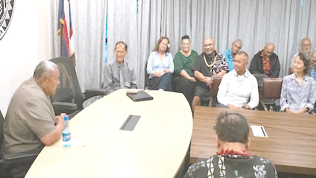 Matt Sumstine together with his wife Tricia with Governor Lemanu