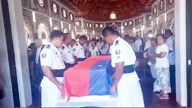 The police carrying Hans Kruses’ coffin 