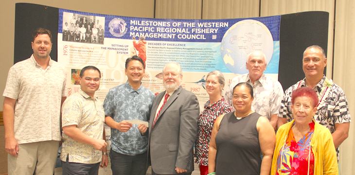 Hawaii Longline Association presents $500,000 to NMFS