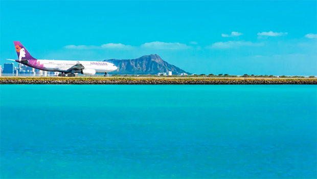 HAWAIIAN AIR PLANE ON HNL RUNWAY