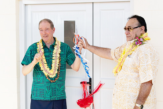 U.S. Ambassador to Samoa Tom Udall cuts the ribbon 