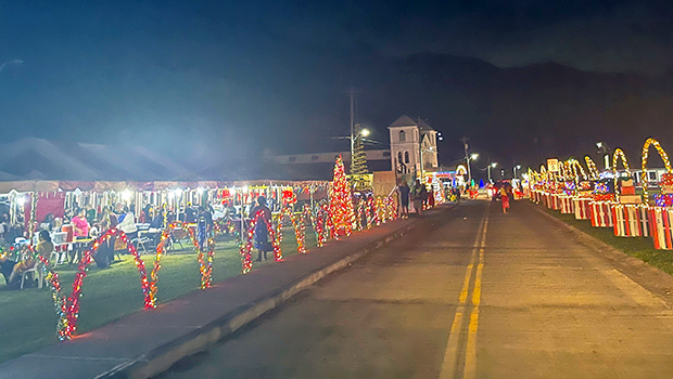 The Nu’uuli village Christmas light show