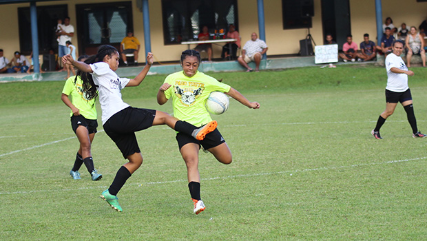 Ama Faleao (left) of Ilaoa & To’omata in action against Saono Enesi of Pago Youth 