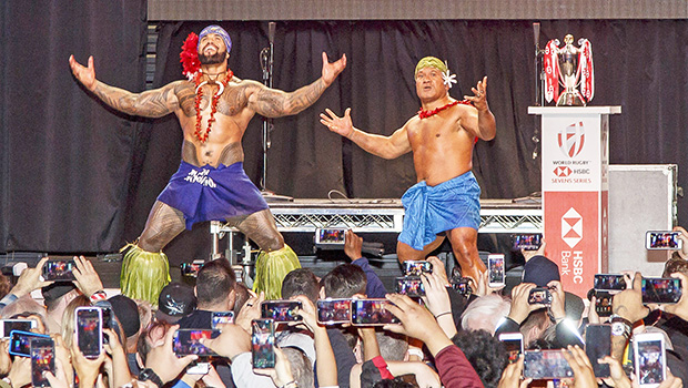 Kap Tafiiti a prominent Samoan cultural entertainer based in Hawaii and his co-performer