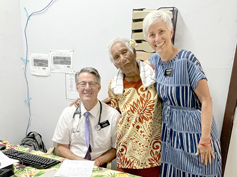 Dr. Eric Carter and nurse Allison Carter with Manu'a patient