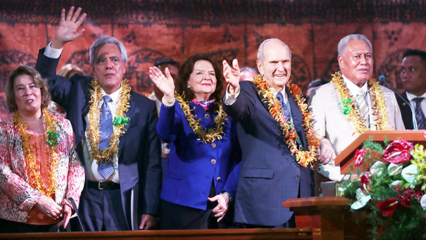 (L-R) Sister Peggy Haleck, Elder O. Vincent Haleck, the Russells, and Samoa Head of State, His Highness Tuimaleali'ifano Va'aleto'a Eti Sualauvi II. 