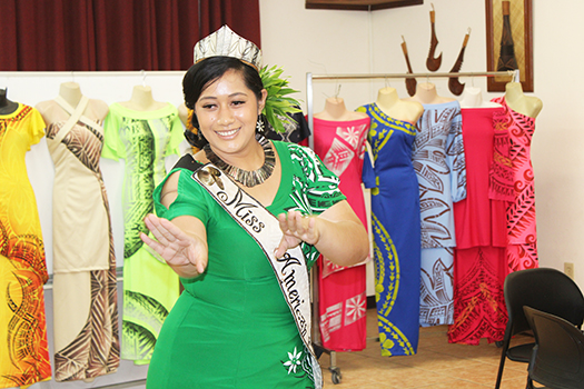 Miss Am Samoa with her sisters and pastor