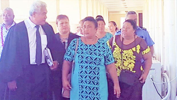Leutogi Te'o (C) and Luse Tauvale (R) talking to their lawyer