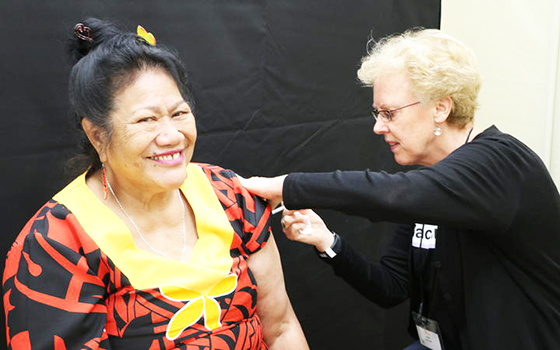  Malia Su-emalo Lui, a receiving a covid-19 vaccination