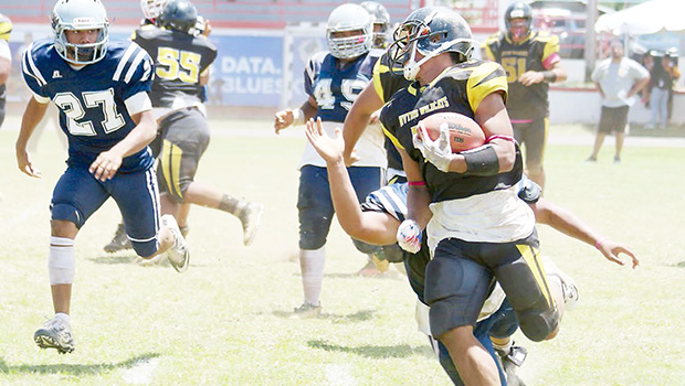 Joe Savaii of the Nu’uuli Wildcats turning on his boosters and beating another Samoana Shark defender to the punch line