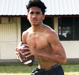 Oakie Salave’a getting ready to throw a pass