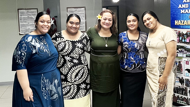 Myralynn Lutu, Keelokelani White, Kay Lutu, and Grape Telefoni with Lisa Tuato'o