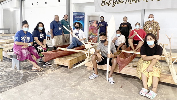 Students with master carver