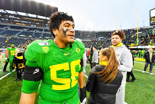 Offensive lineman Penei Sewel