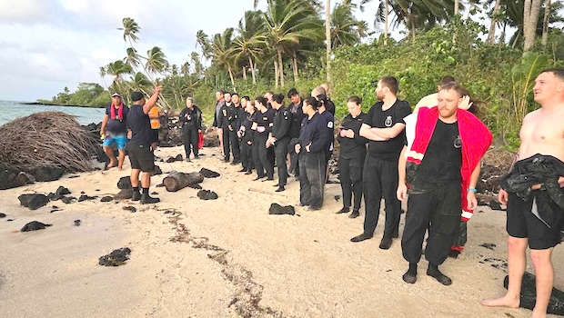 CREW AND PASSENGERS of MNZS Manawanui