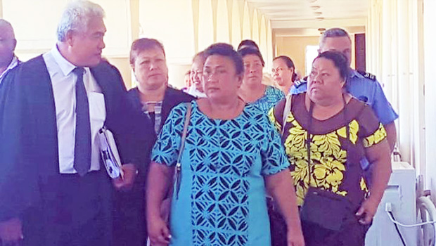  Leutogi Te'o (C) and Luse Tauvale (R) talking to their lawyer
