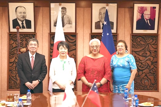 Foreign Minister Yoko Kamikawa (center-left) meets with Samoa PM