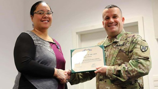 Tira Faiivae receiving her award from Maj. Gen. Steven A. Shapiro