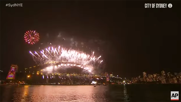 New Years fireworks at Sydney Opera House 2020