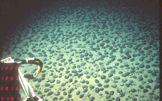 deep ocean for minerals