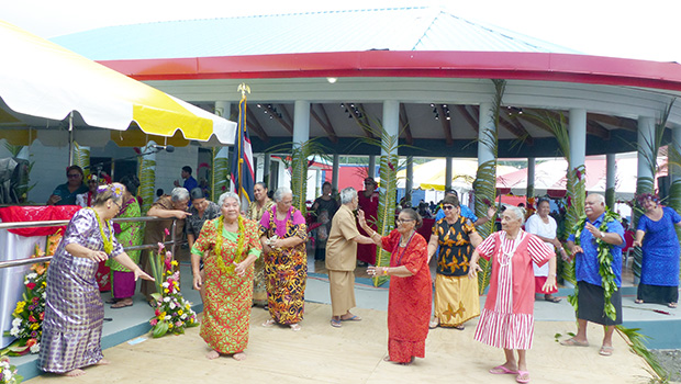 Manu’a island group perform their “taualuega” 