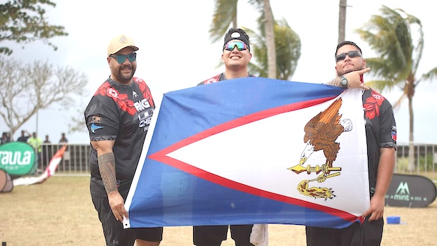 Strongman Samoa with flag