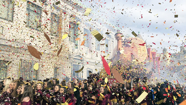 Start of the 2019 Macy's Thanksgiving Day parade with confetti flying around the turkey balloon.