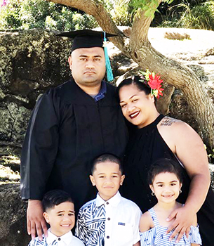 Tise Tialavea with his wife Aveiaotatoulotomolealii Ulimasao-Tialavea and their three childrenn, Martavius, Queen Victoria, and Alexander