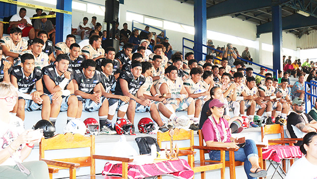 Team Fa’afetai and Team Fealofani gather at the grandstand 