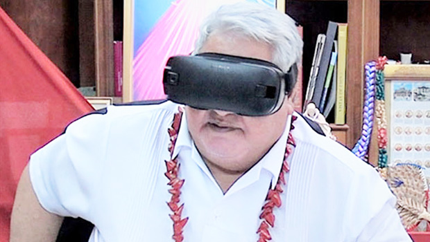 Samoa PM Tuilaepa Dr. Sailele Malielegaoi tries out some Virtual Reality goggles