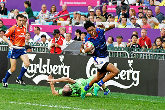 Johnny Vaili scores a 2nd half try for Manu Samoa