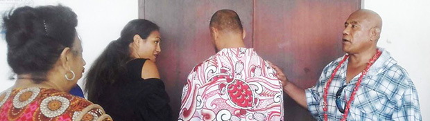 King Faipopo with his back to his supporters, seeks an explanation from his lawyer Josephine Sapolu