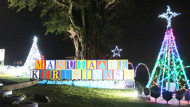 Chritmas lights and decorations at Aoloau